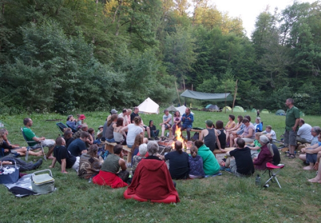 Gemeinsamer Lagerfeuerabend