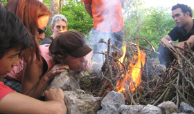 Belebende Feuer. Outdoor- und Wildnis-Seminare im Einklang mit freier Natur